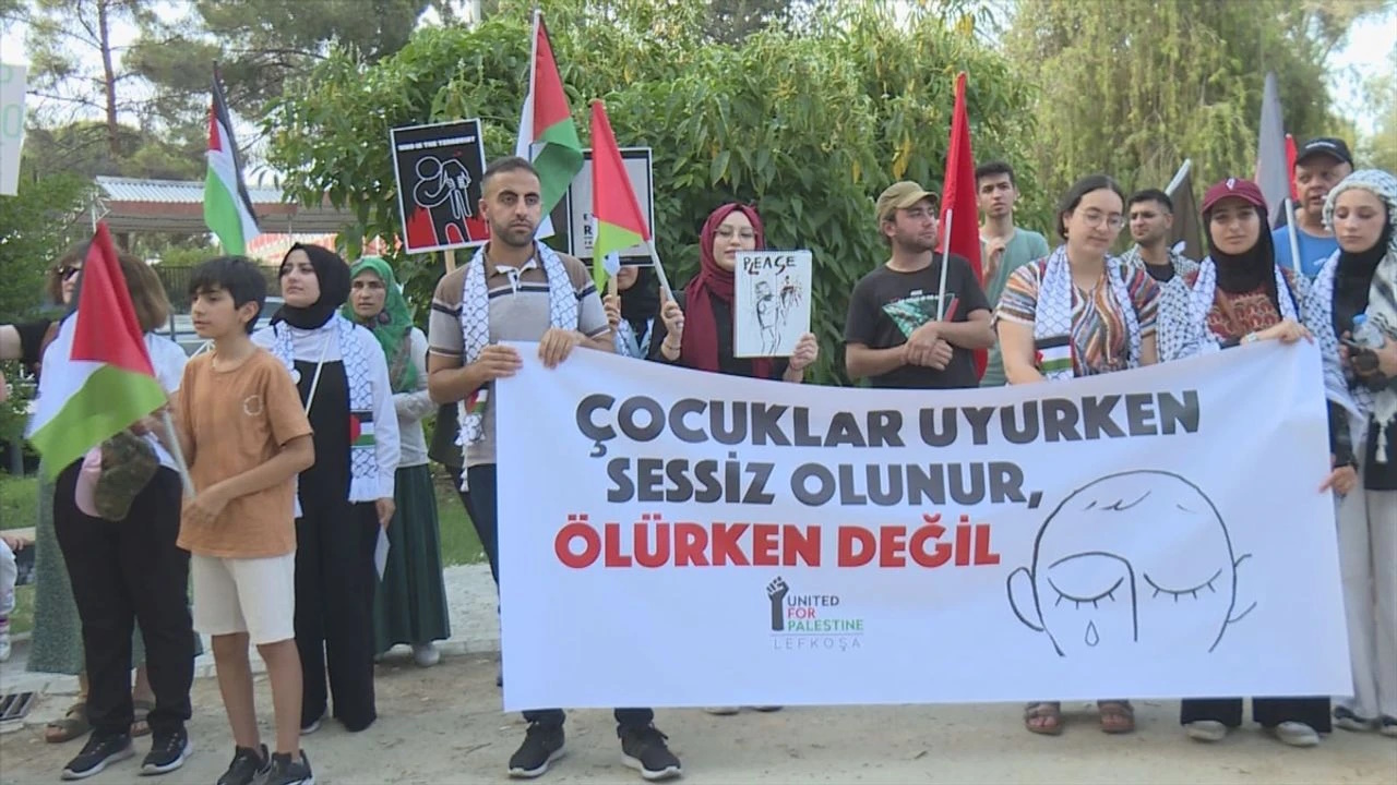 KKTC'de İsrail'in Gazze Saldırılarını Protesto Etmek İçin Sokaklara İndiler