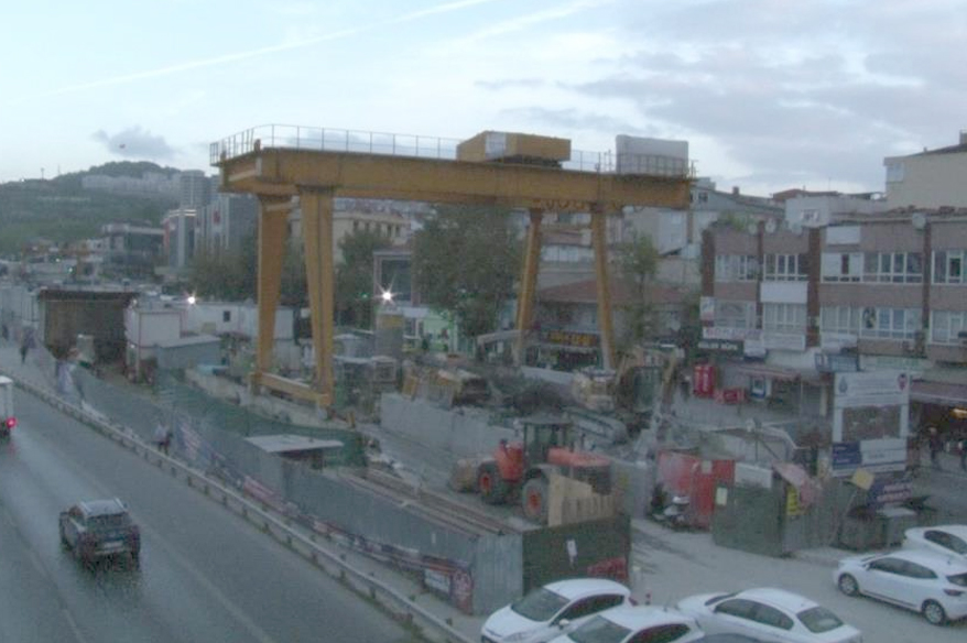 4 yıldır bitmeyen metro vatandaşları çileden çıkardı