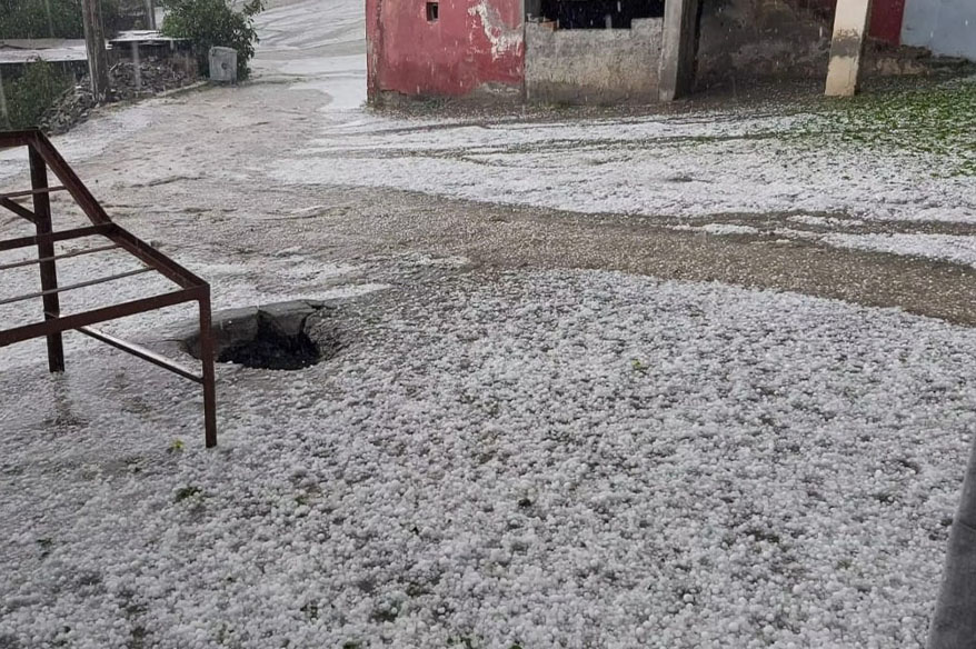 Siirtte ceviz büyüklüğünde dolu yağdı